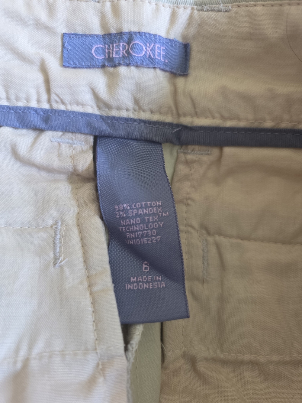 Cherokee Women’s Flat-Front Cream Shorts - Picture 3 of 3